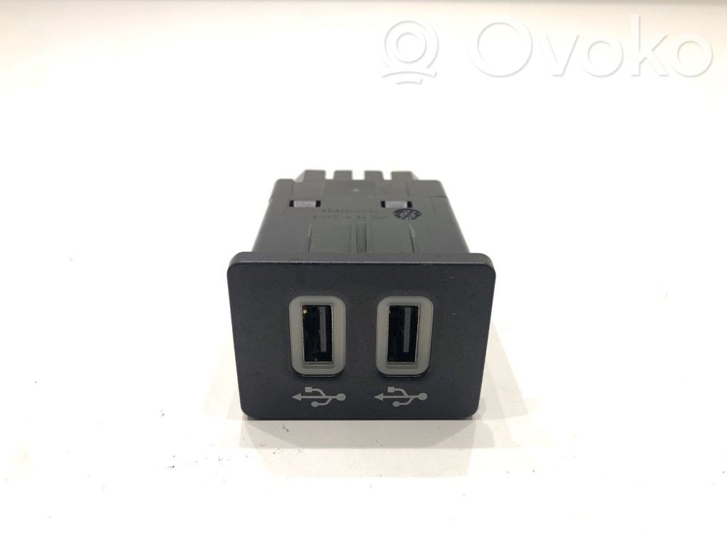 USB-pistokeliitin   HC3T14F014AC