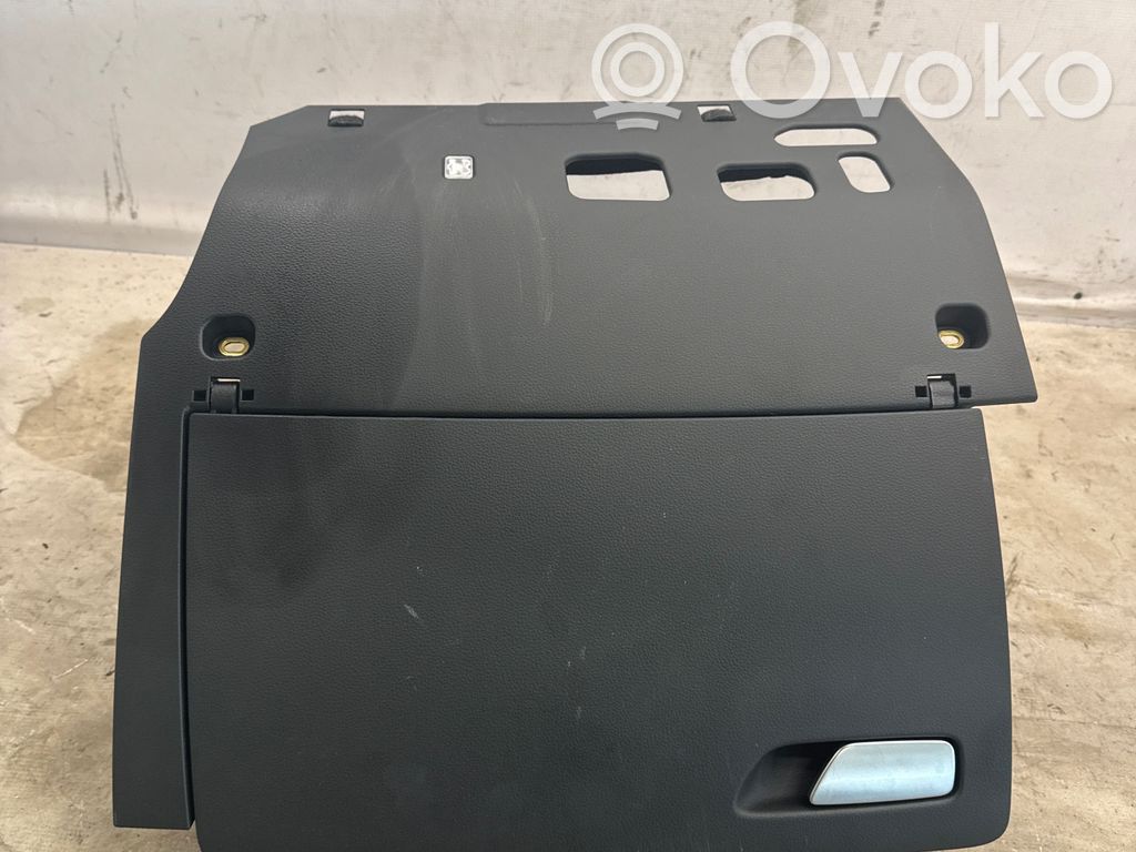 Audi A3 S3 8V Daiktadėžė 