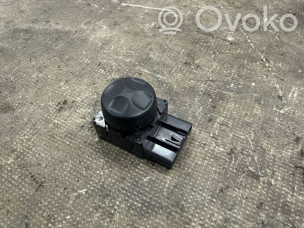 Alfa Romeo Stelvio Seat control switch 