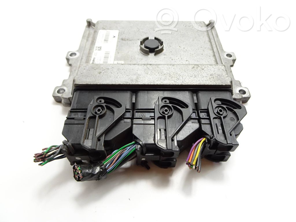 Renault Clio IV Engine control unit/module 