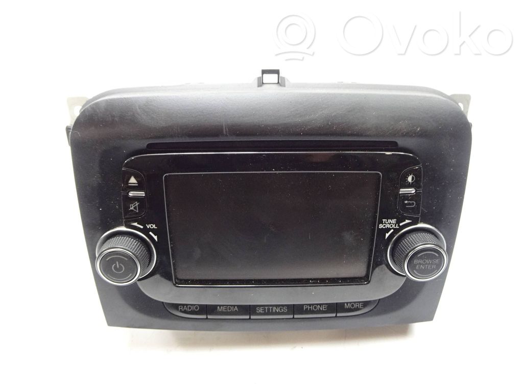 Fiat 500L Panel / Radioodtwarzacz CD/DVD/GPS 