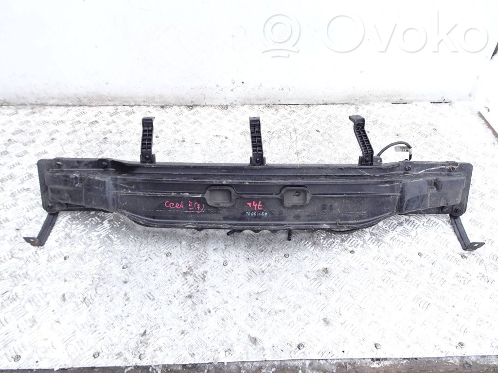 KIA Ceed Aizmugurē bampera balka 