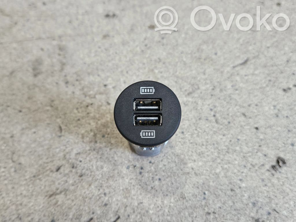 Porsche Macan (95B) Enchufe conector USB 