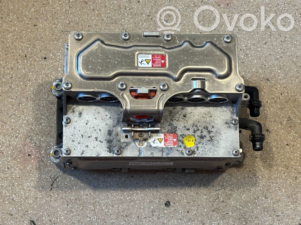 Volkswagen Golf VIII Voltage converter/converter module 