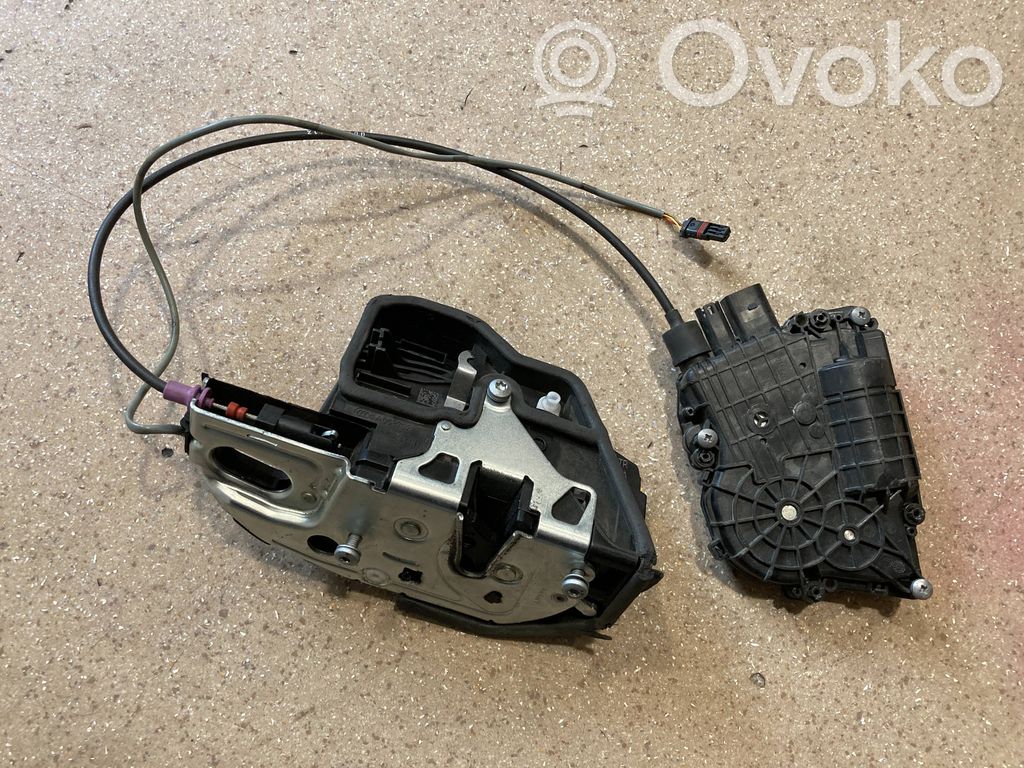 BMW 5 GT F07 Front door lock 