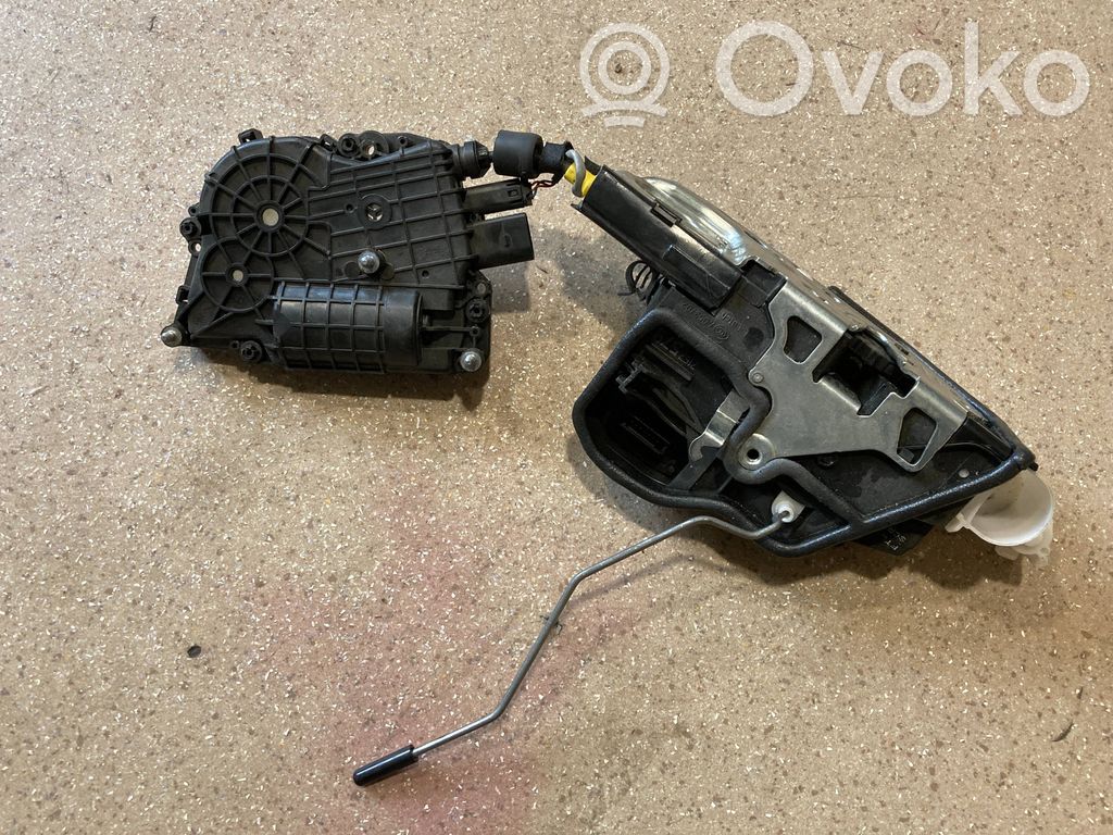 BMW X5 E70 Priekšpusē slēdzene 