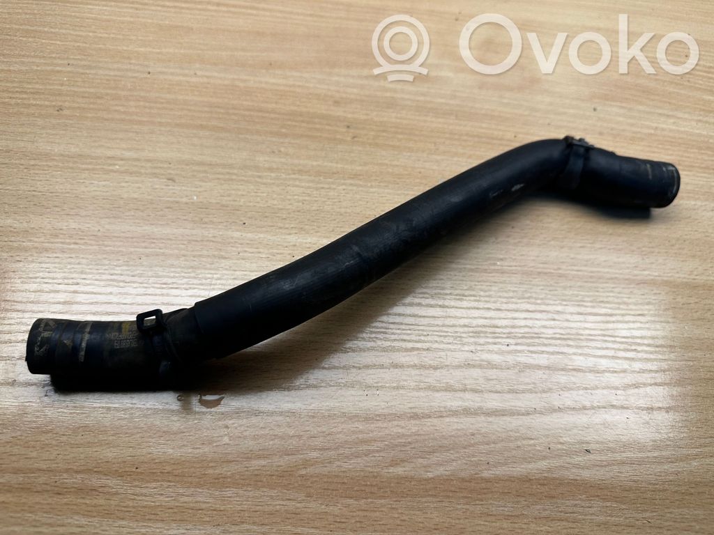 Volkswagen PASSAT B8 Engine coolant pipe/hose 