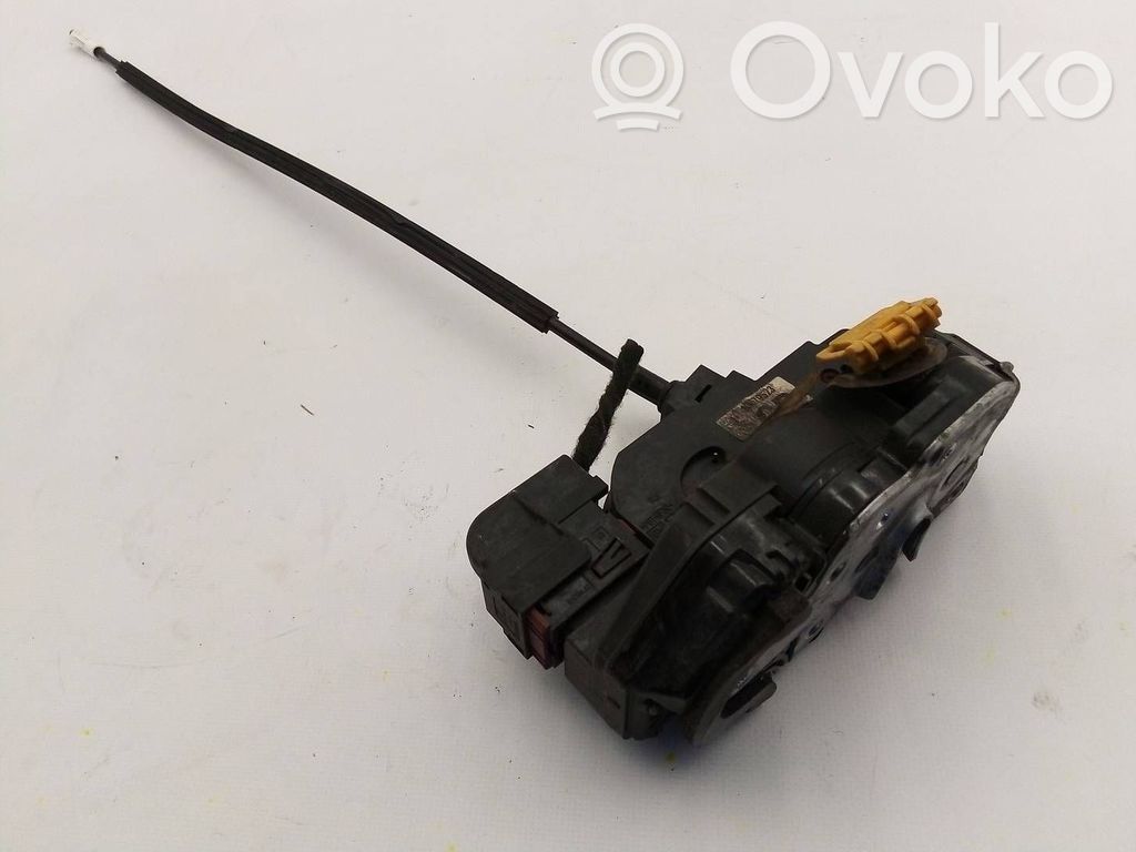 Opel Insignia A Front door lock 