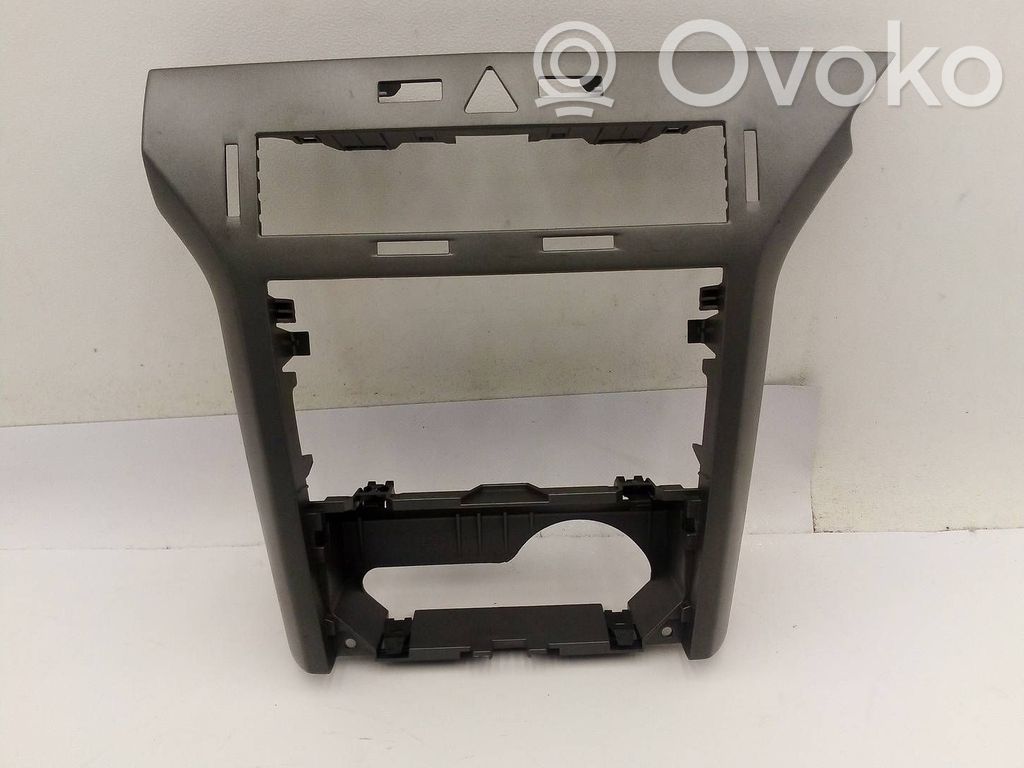 Opel Astra H Radio/GPS head unit trim 