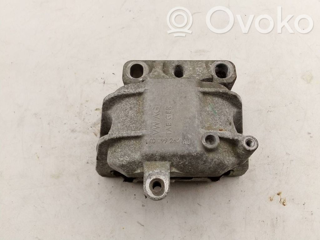 Volkswagen Golf V Engine mount bracket 