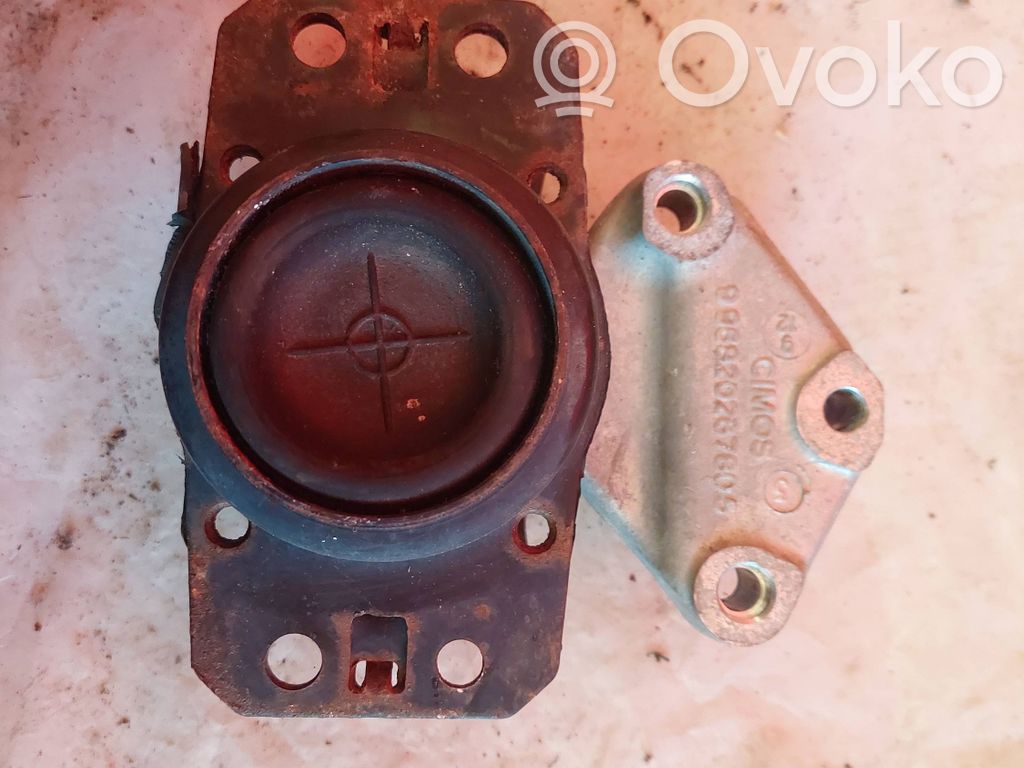 Peugeot 3008 I Engine mount bracket 