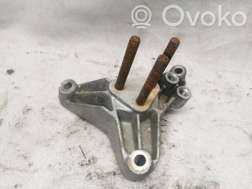 Volvo S40, V40 Engine mount bracket 