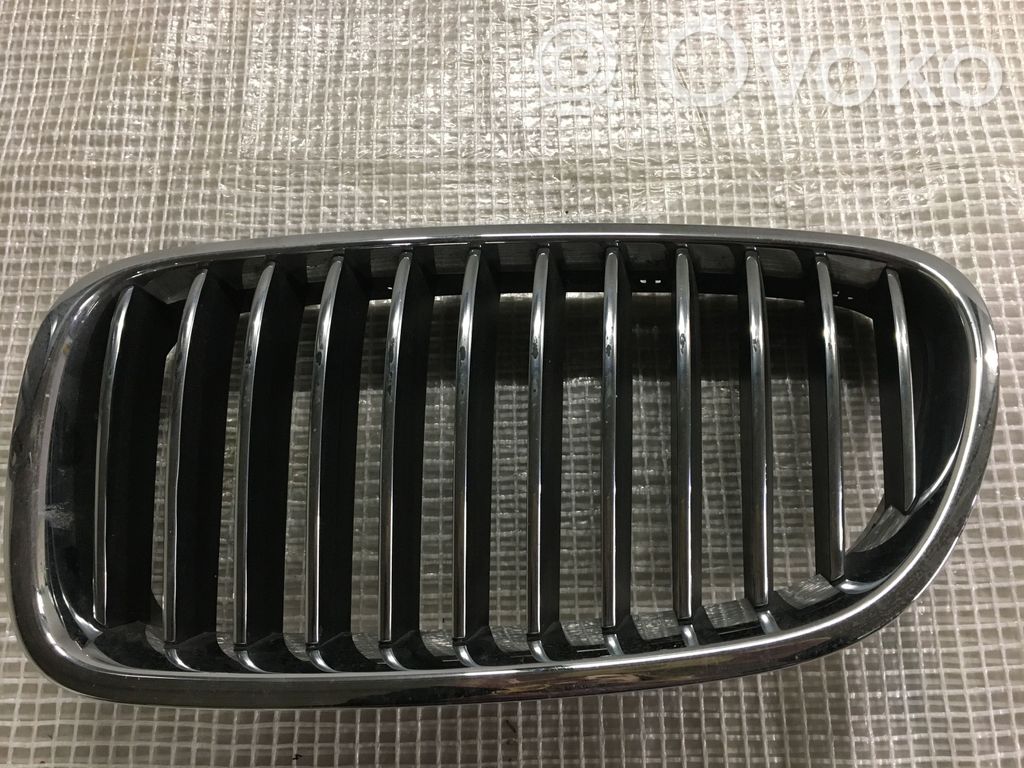BMW 5 F10 F11 Grotelės viršutinės 
