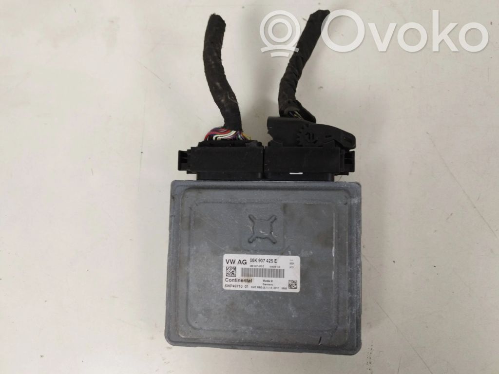 Volkswagen Golf VII Engine control unit/module 