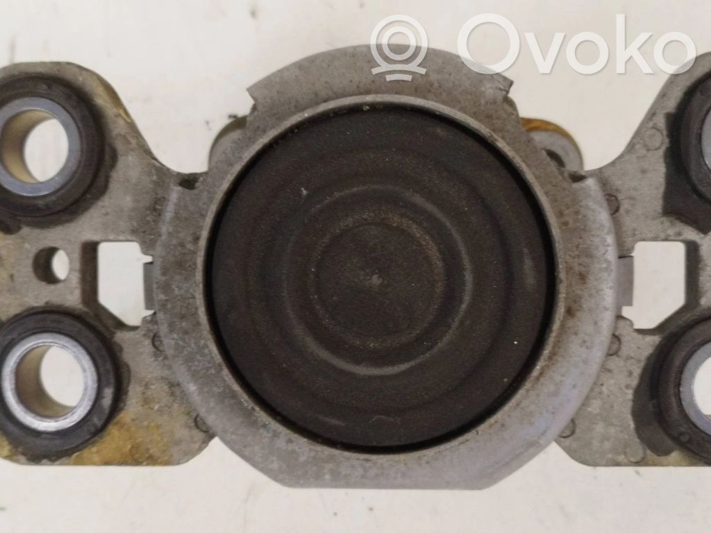 Volvo S60 Engine mount bracket 