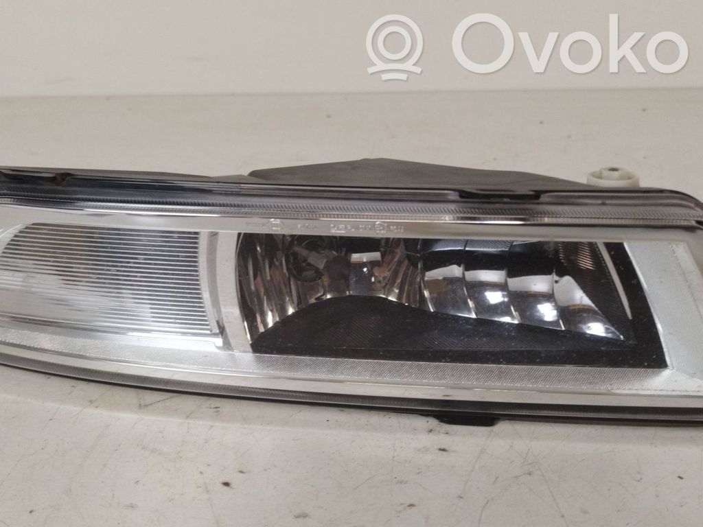 Volkswagen PASSAT B8 Światło przeciwmgłowe przednie 