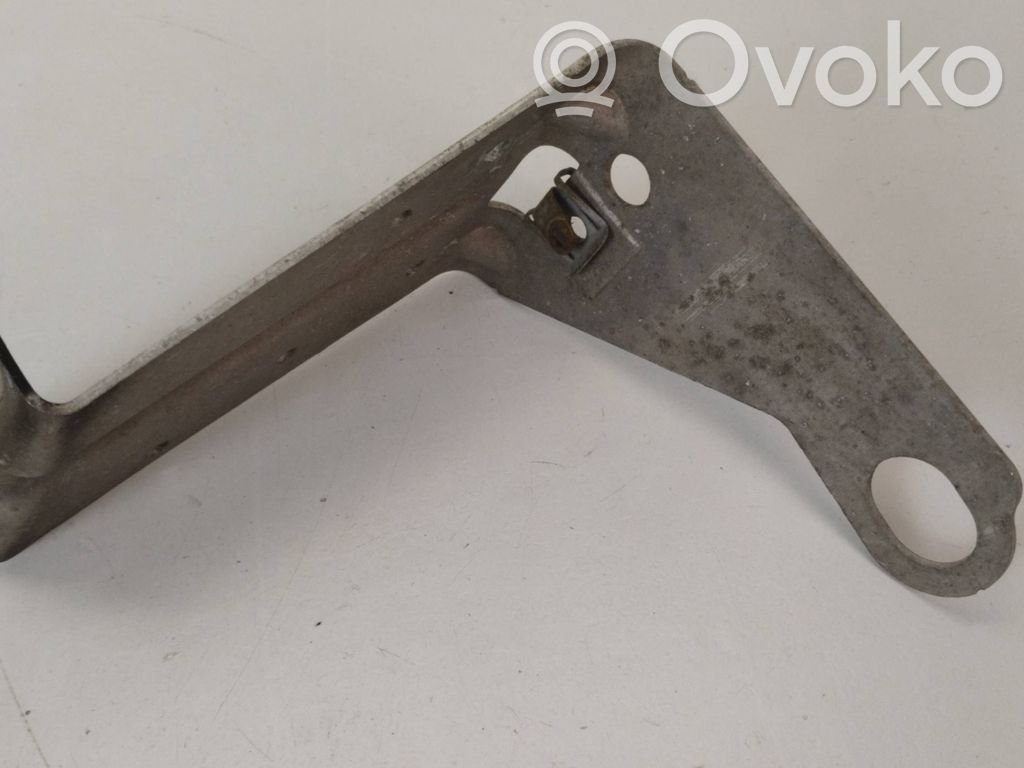 Fender mounting bracket   7188836,77772210,5171718883607