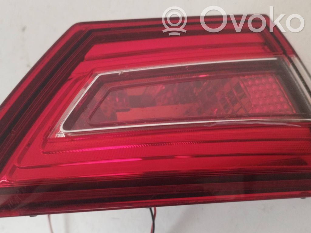 Renault Clio IV Lampy tylnej klapy bagażnika 