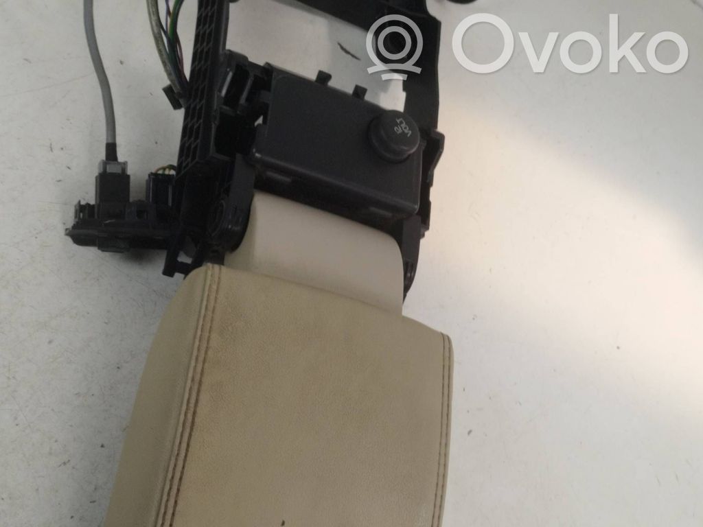 Armrest   30755587