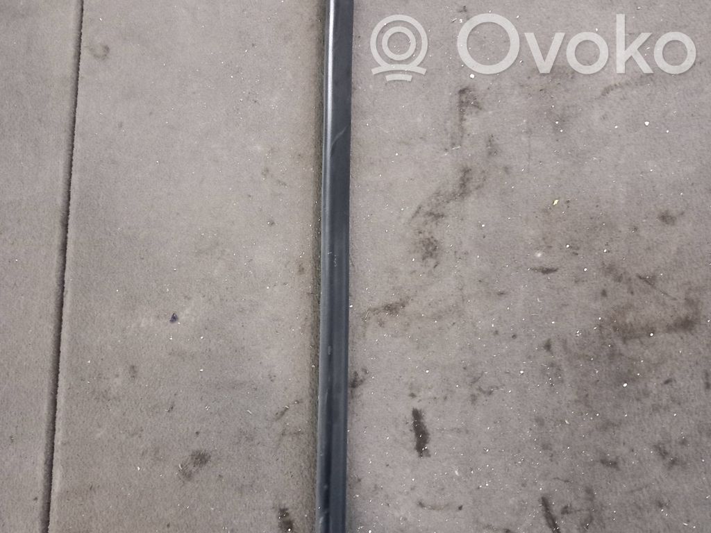 BMW 3 E46 Takaoven lista (muoto) 