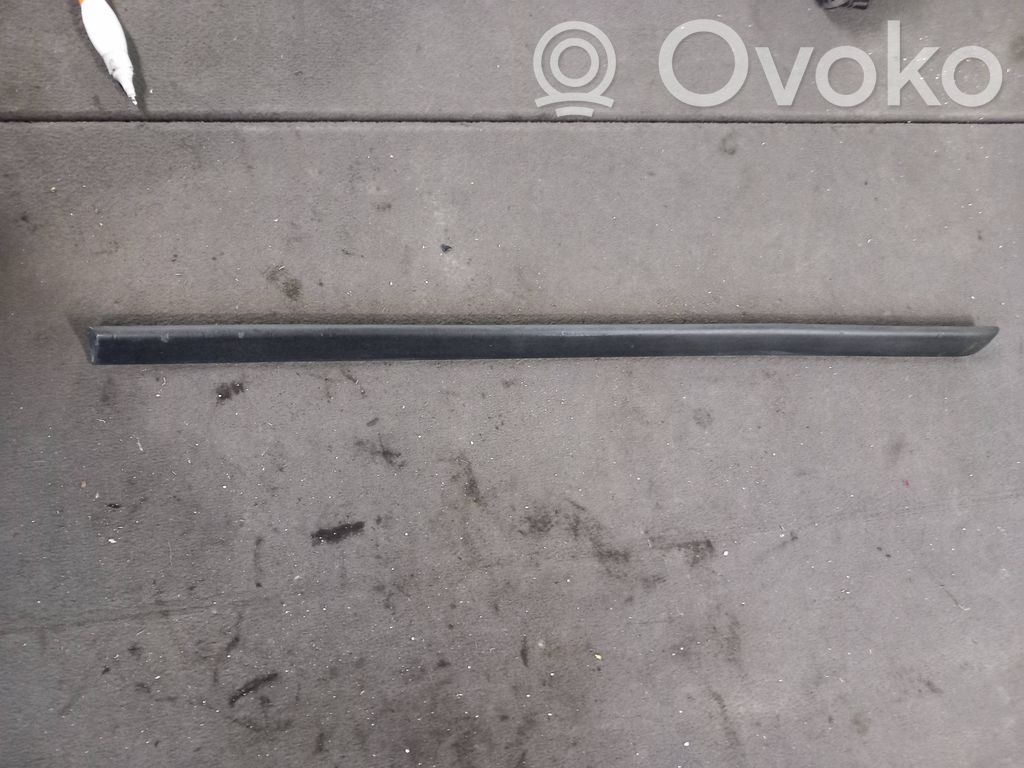 BMW 3 E46 Takaoven lista (muoto) 