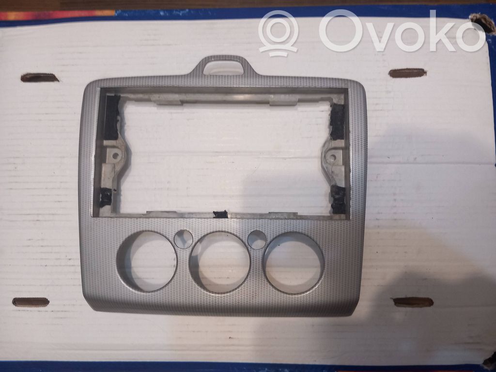 Ford Focus Radio/GPS head unit trim 