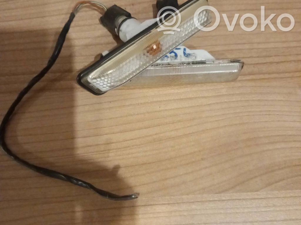 Front fender indicator light   63137164491