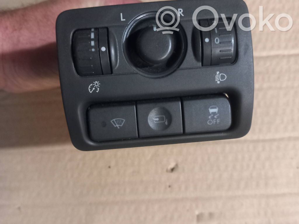 Subaru Outback Wing mirror switch 