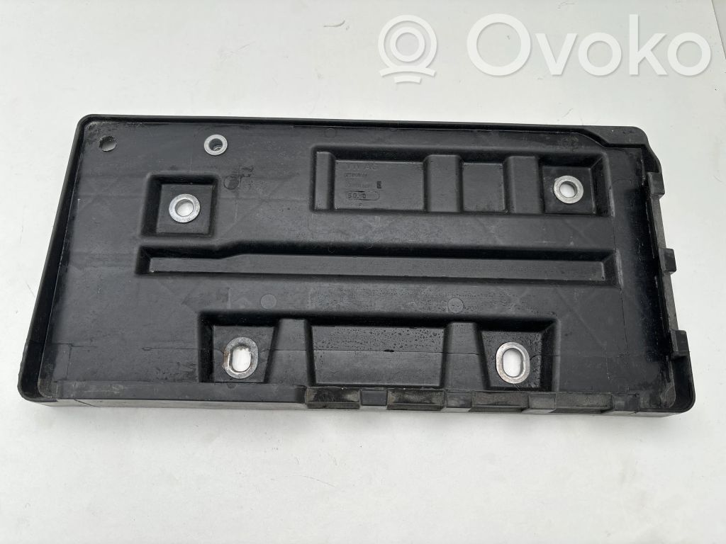 Volkswagen PASSAT B7 Bandeja para la caja de la batería 