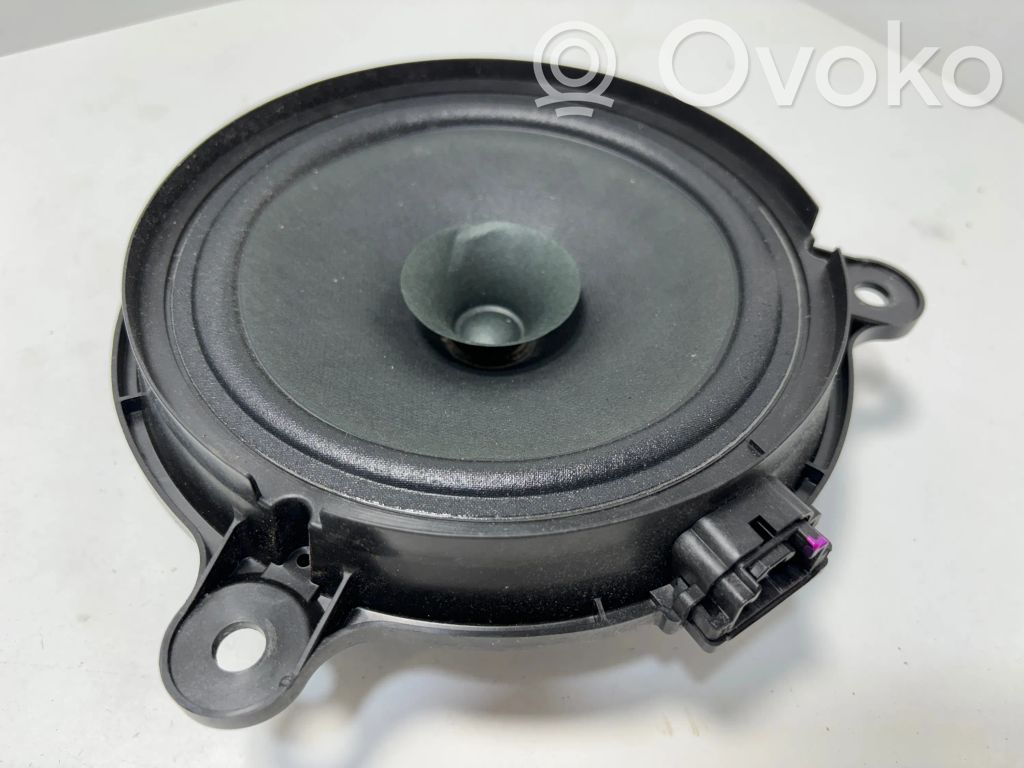 Mazda 3 III Altavoz de la puerta trasera 