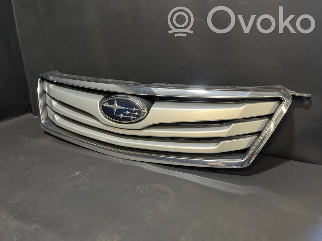 Subaru Outback Etupuskurin ylempi jäähdytinsäleikkö 
