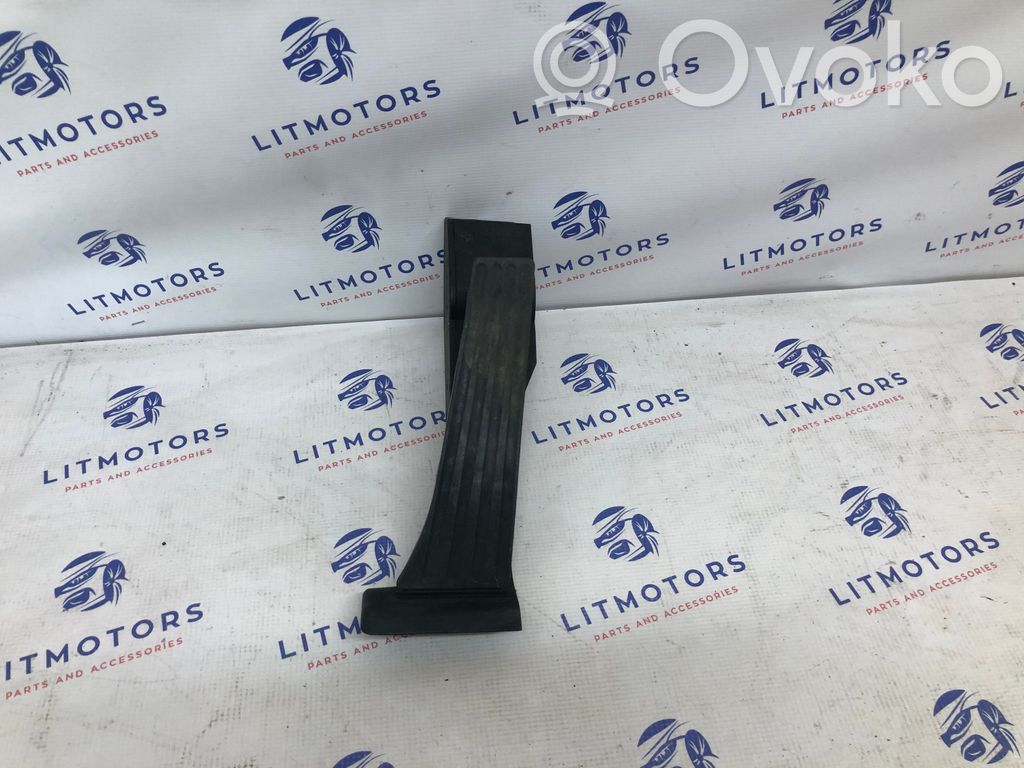 Akceleratoriaus pedalas   6762480