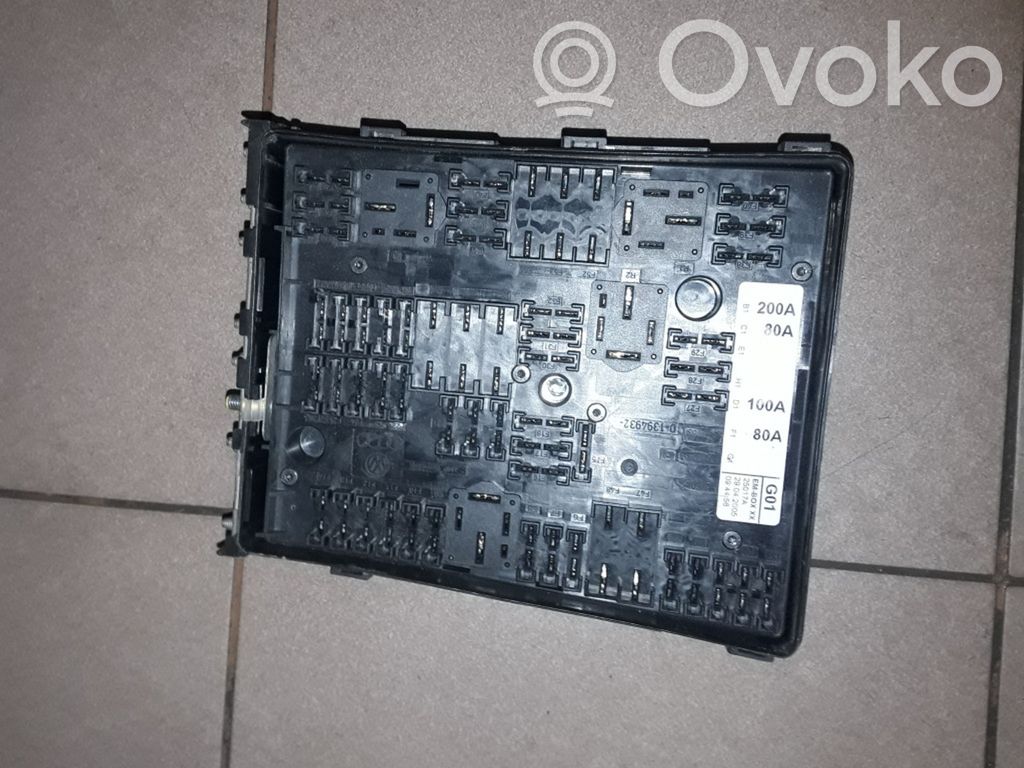 Volkswagen Golf V Fuse module 