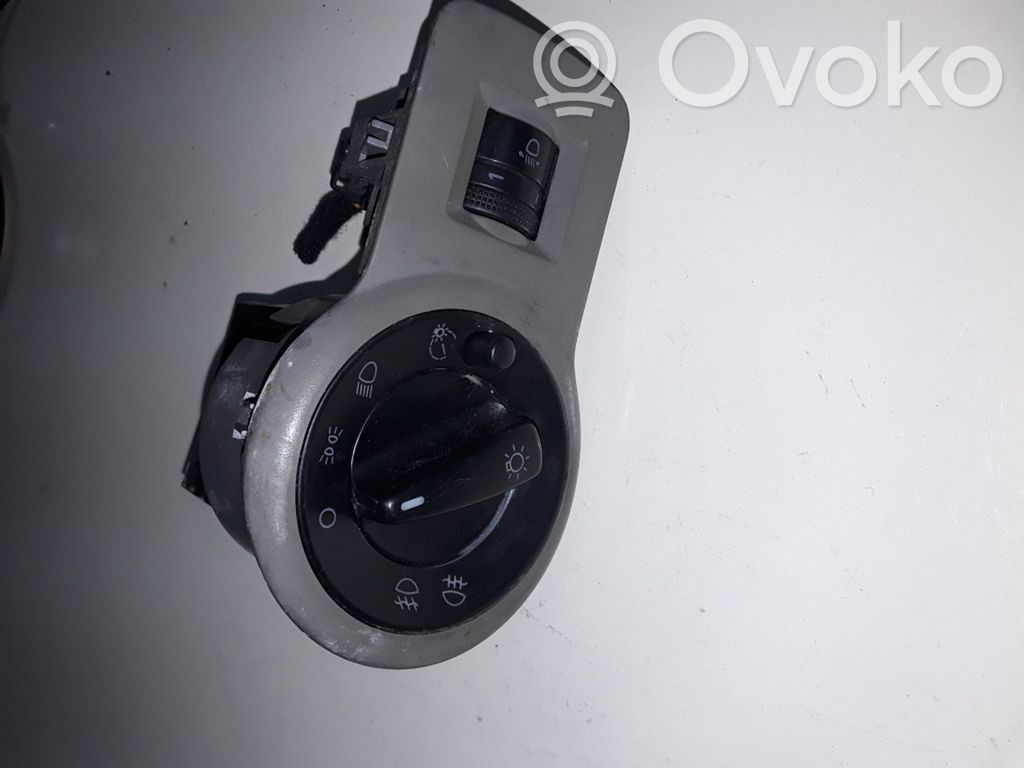 Skoda Octavia Mk1 (1U) Light switch 