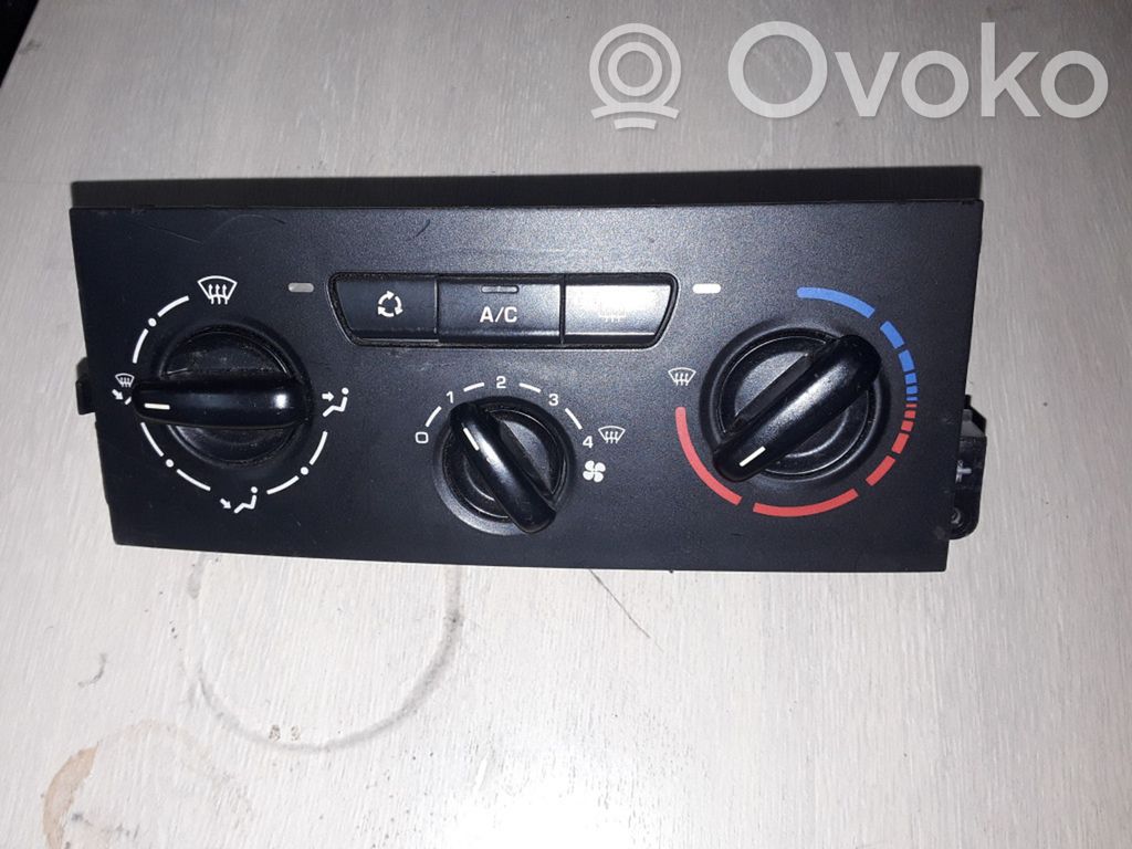 Peugeot 207 Climate control unit 