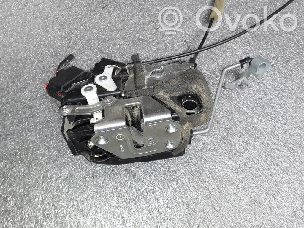 Mazda 5 Priekšpusē slēdzene 