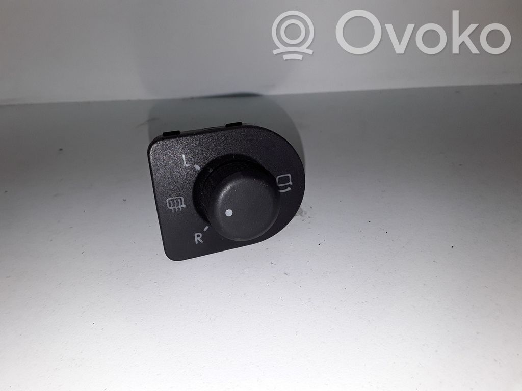 Volkswagen PASSAT B5.5 Wing mirror switch 