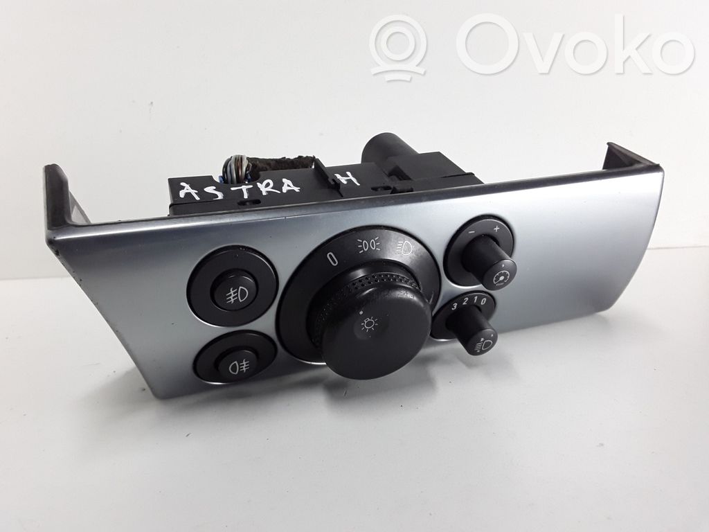 Opel Astra H Light switch 