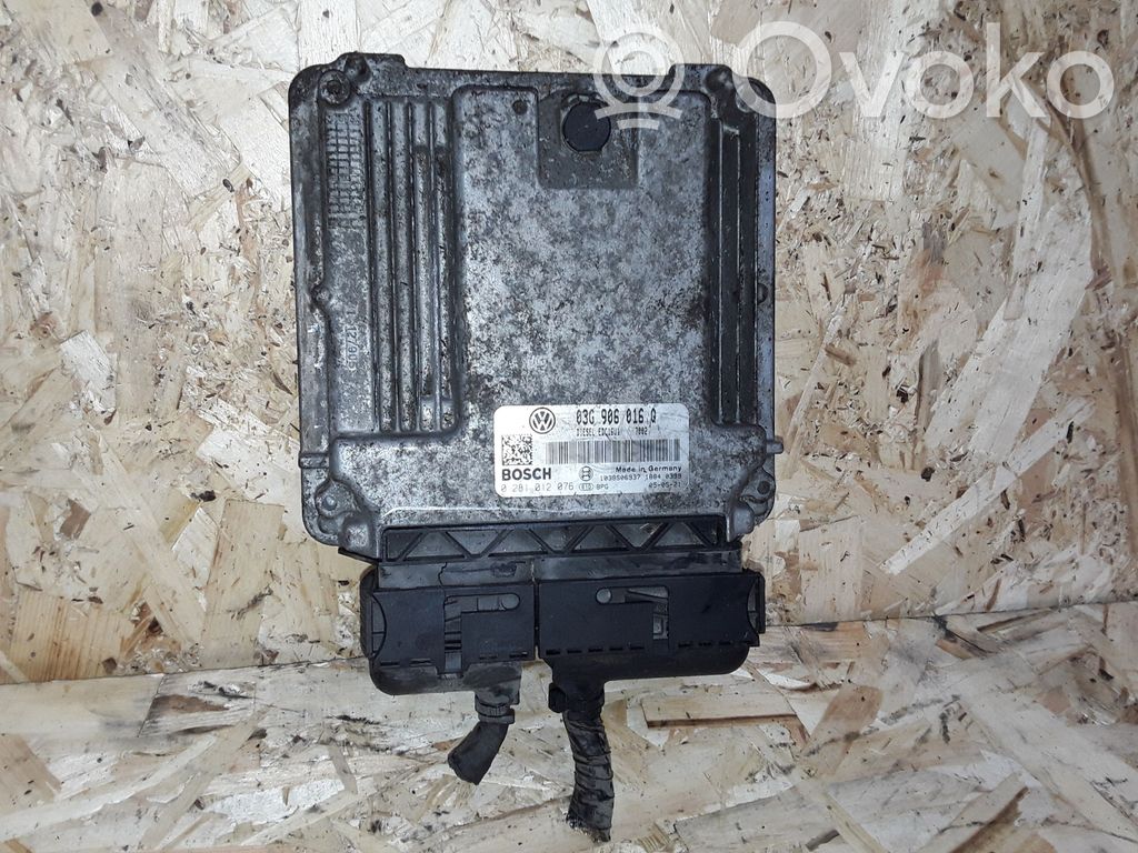 Volkswagen Golf V Engine control unit/module 