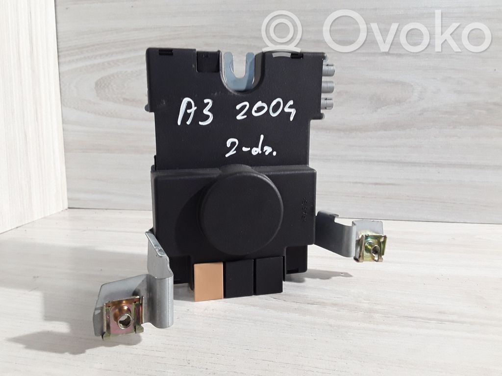 Pystyantennivahvistin   8P3035225