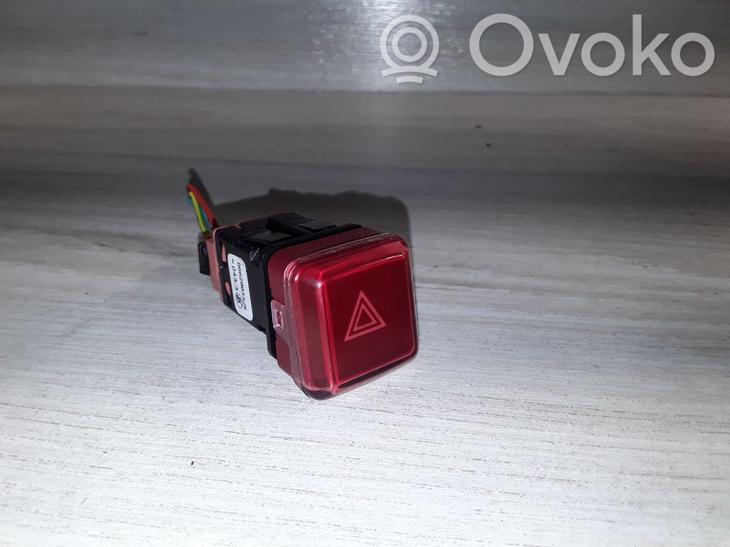 Citroen C3 Picasso Hazard light switch 