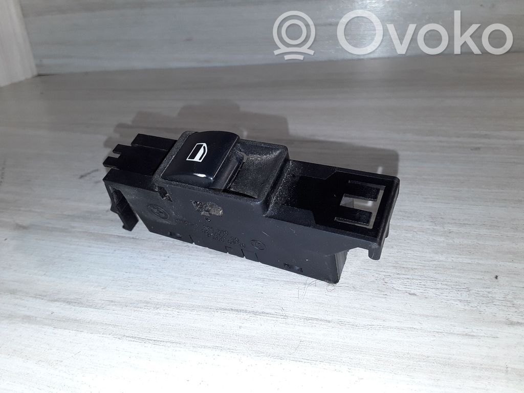Electric window control switch   8381510
