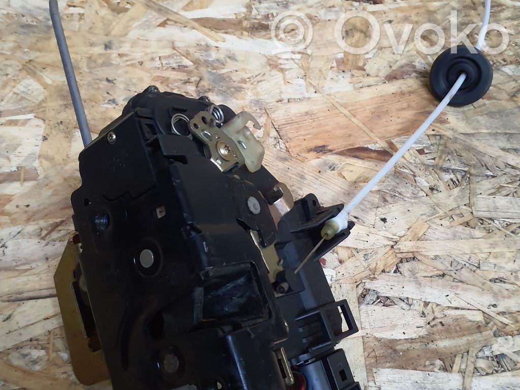 Audi A4 S4 B6 8E 8H Türschloss vorne 