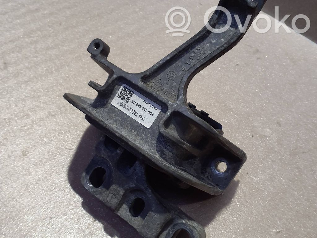 Volkswagen Golf VII Engine mount bracket 