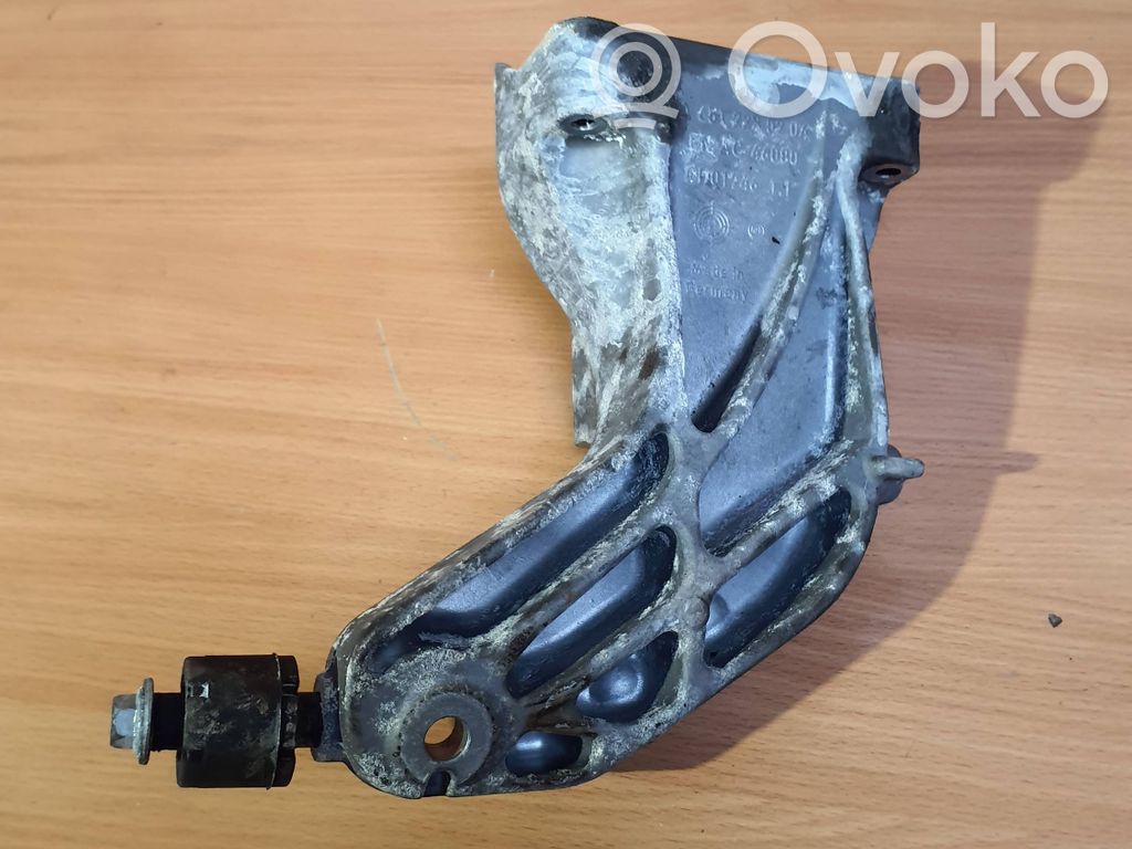 Infiniti Q50 Engine mounting bracket 
