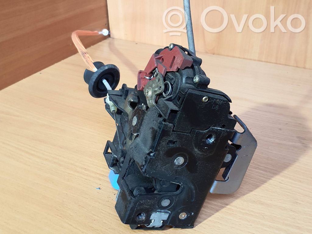 Audi A3 S3 8P Priekšpusē slēdzene 