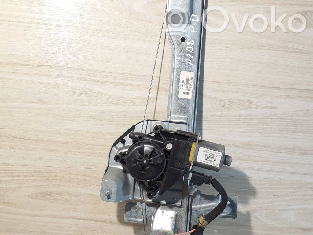 Peugeot 208 I Elektryczny podnośnik szyby drzwi przednich 
