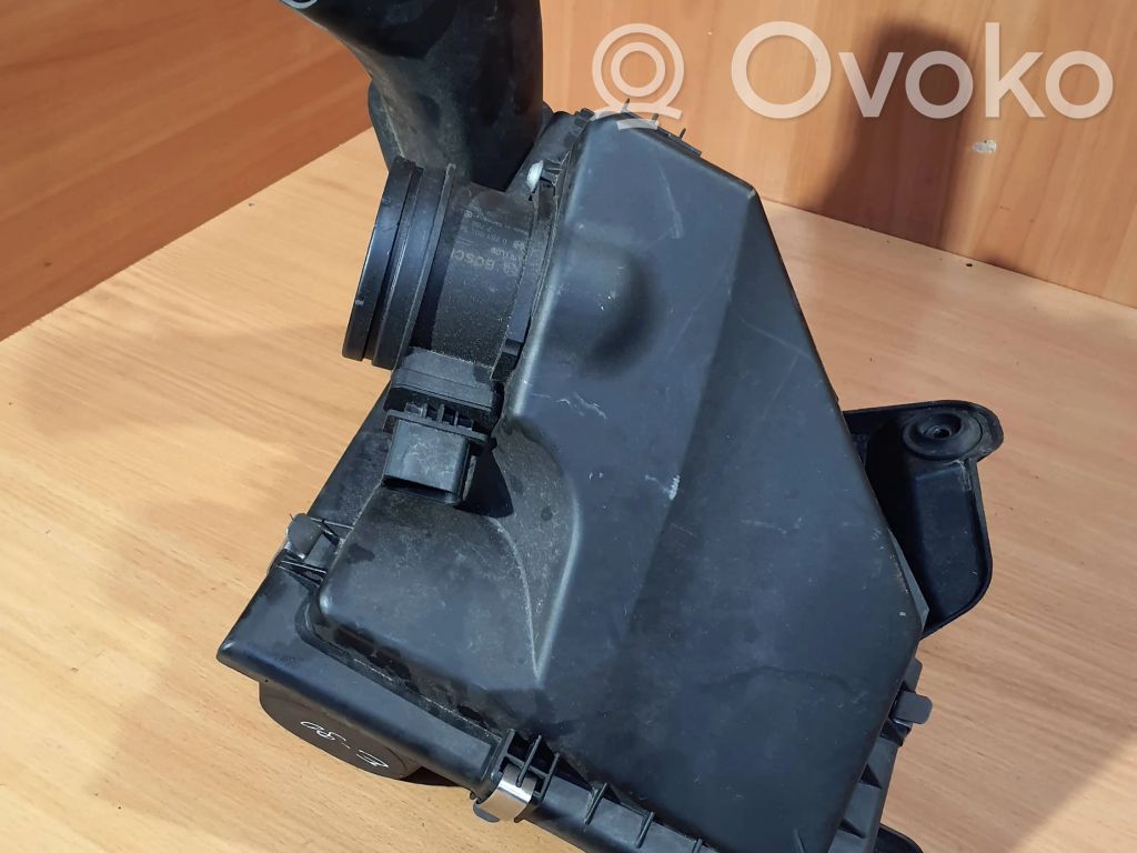 Air filter box   7797460