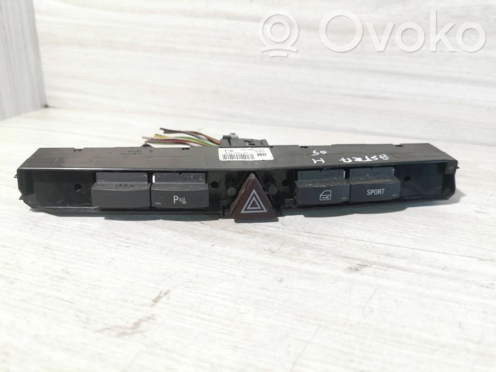 Opel Astra H Hazard light switch 