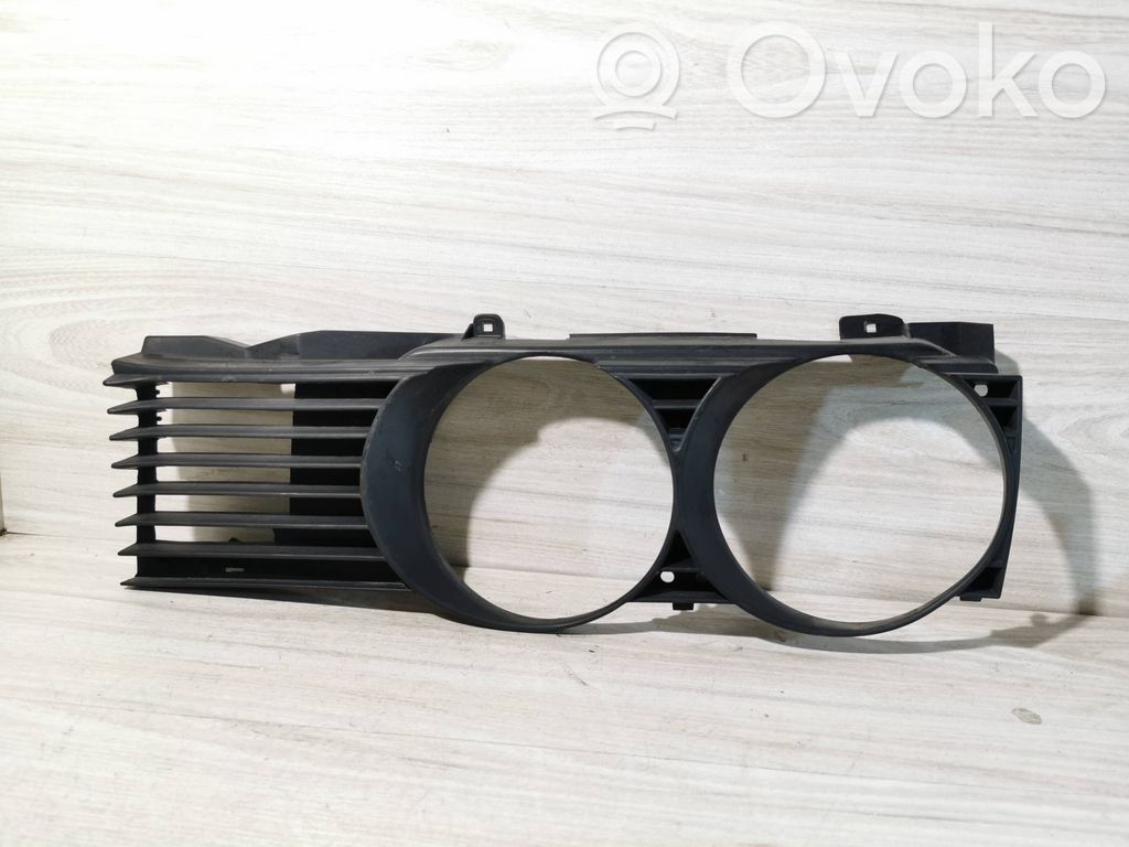 BMW 7 E32 Priekinio žibinto apdaila 